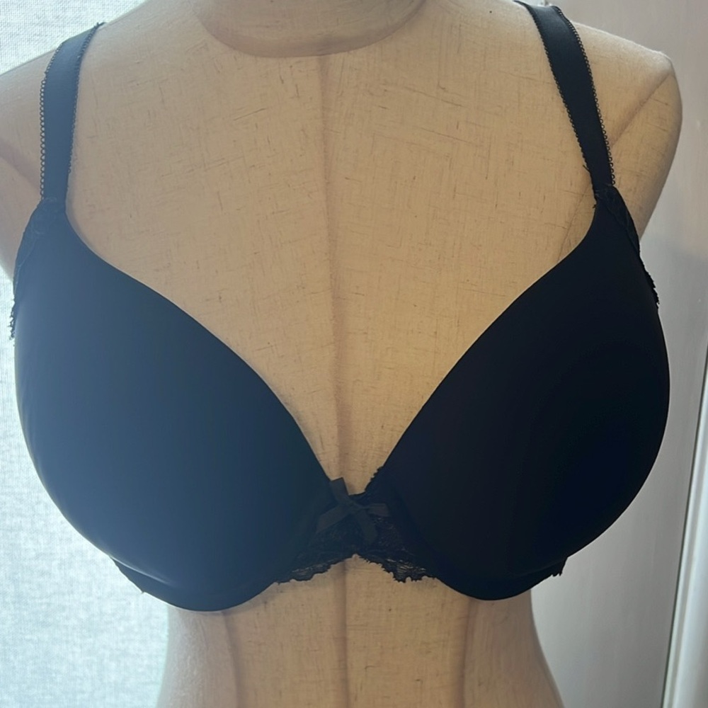 Victoria's Secret Black Lace Accent Bra